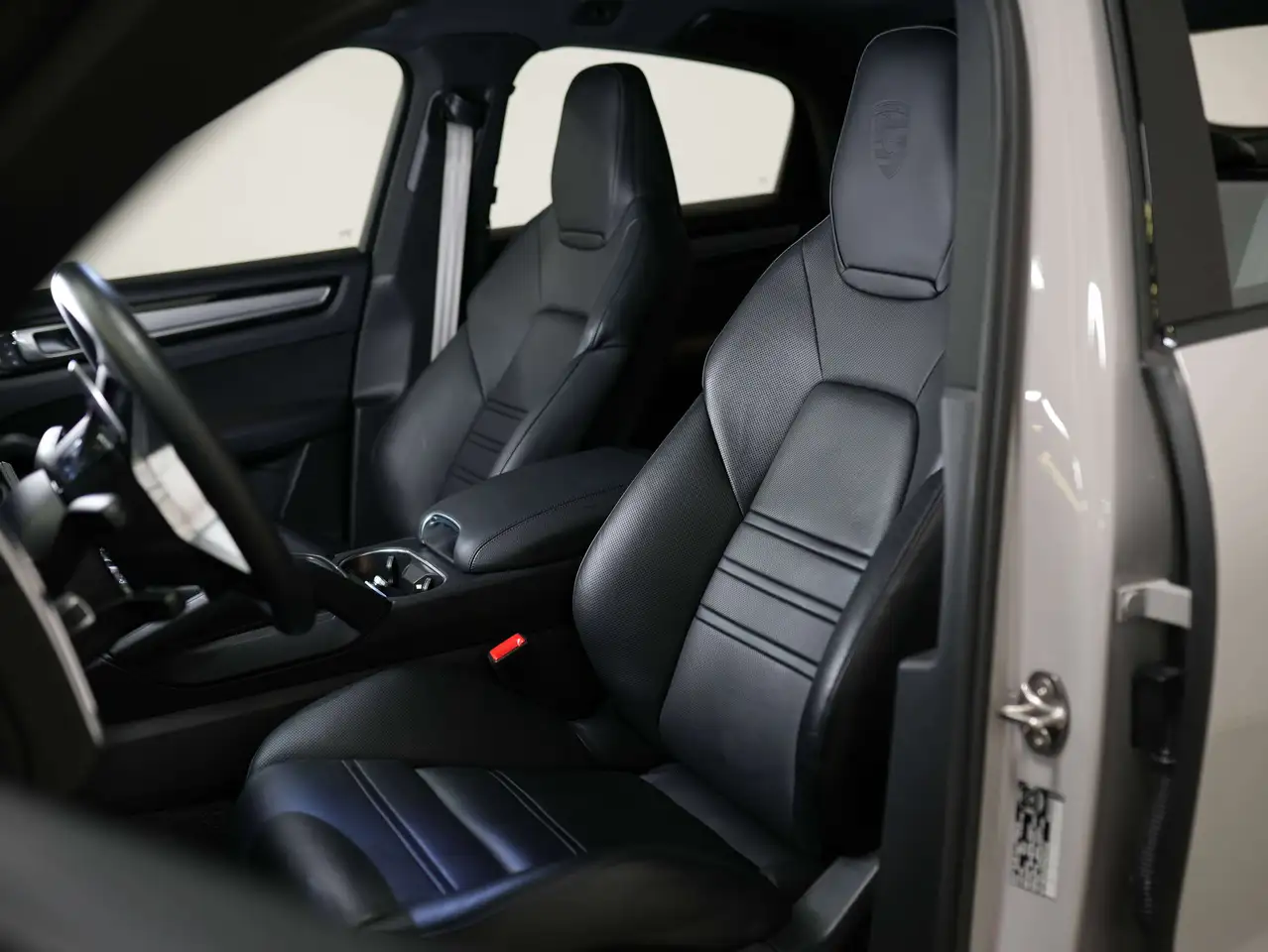 Porsche Cayenne - Image 11