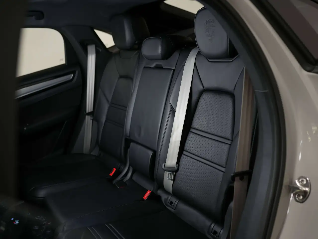 Porsche Cayenne - Image 12
