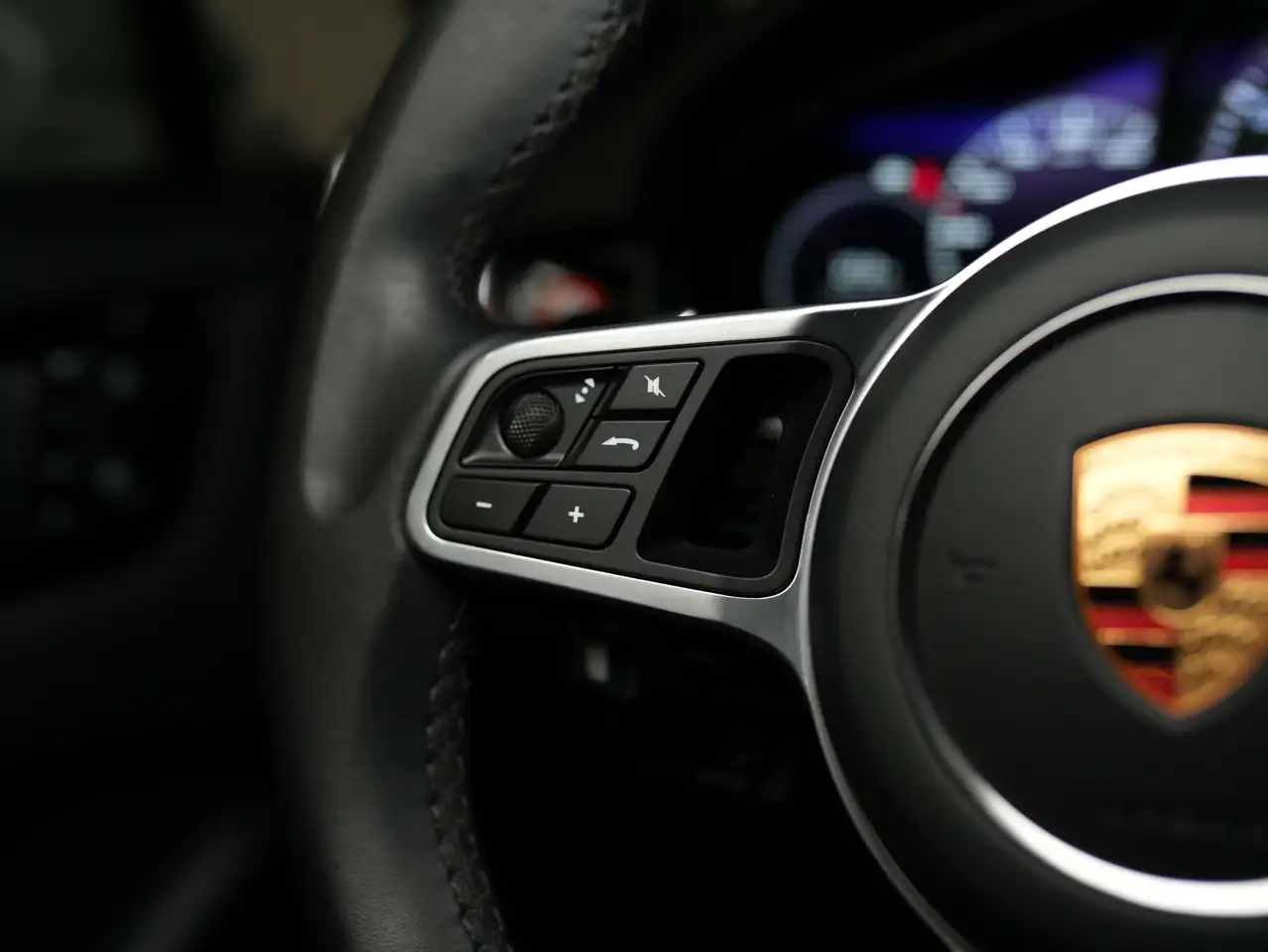 Porsche Cayenne - Image 20