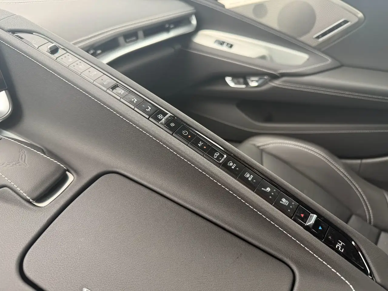 Chevrolet Corvette - Image 27