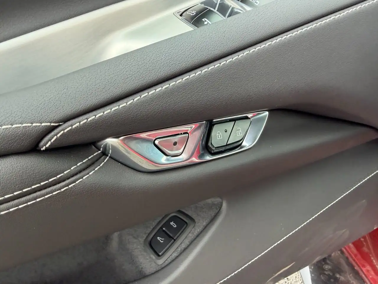 Chevrolet Corvette - Image 25