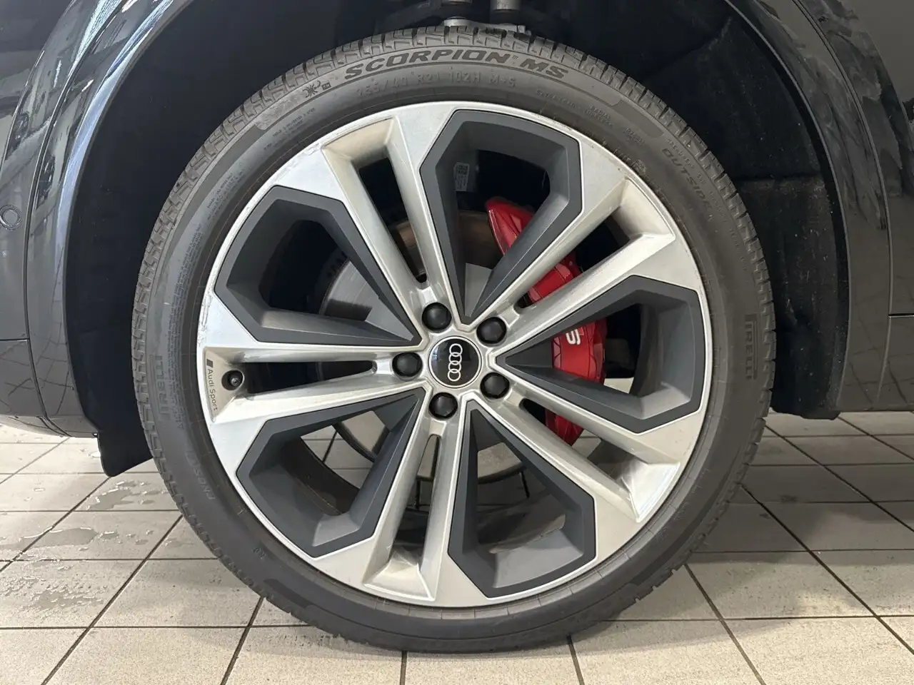 Audi SQ5 - Image 10