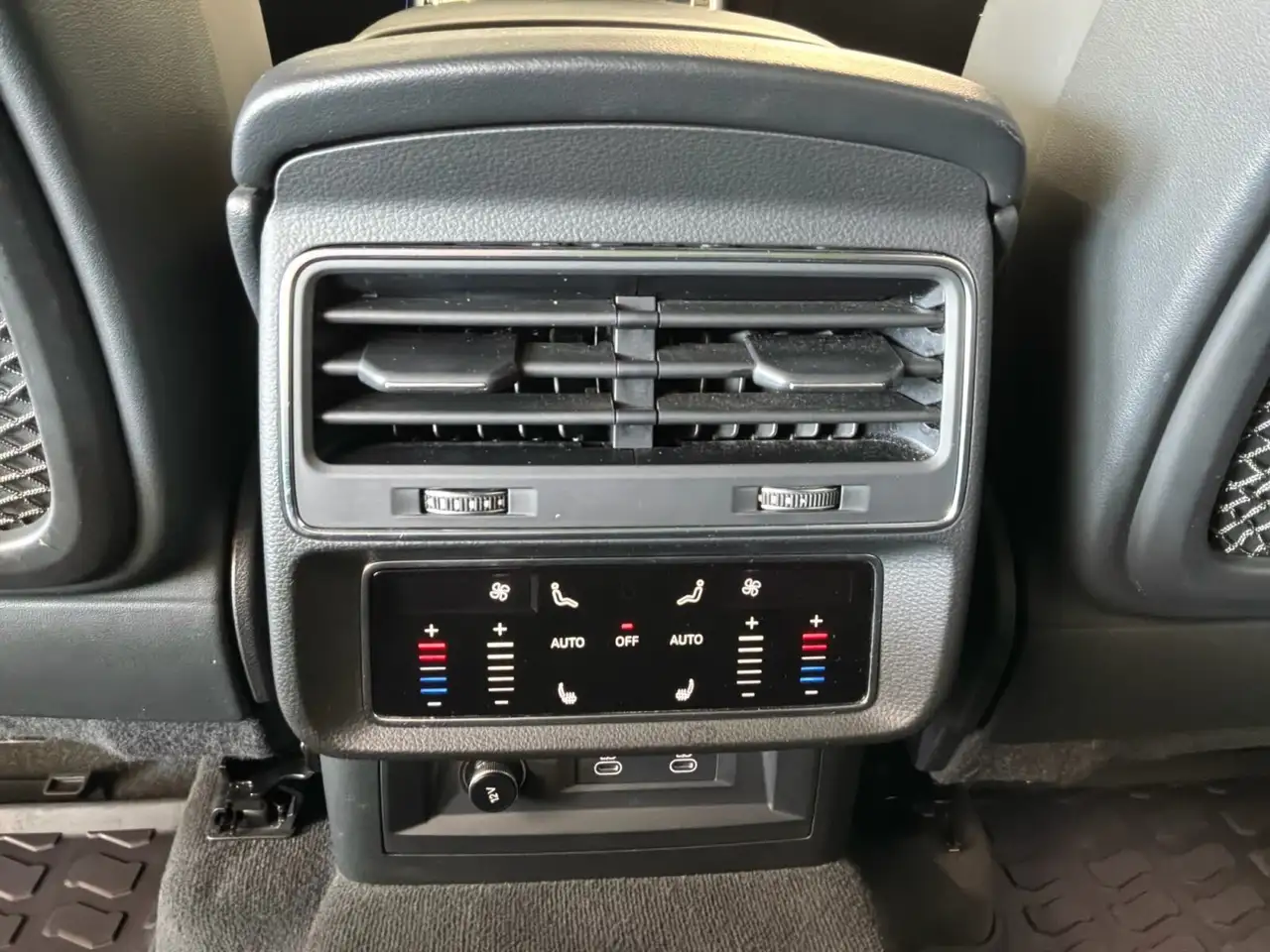 Audi SQ8 - Image 25