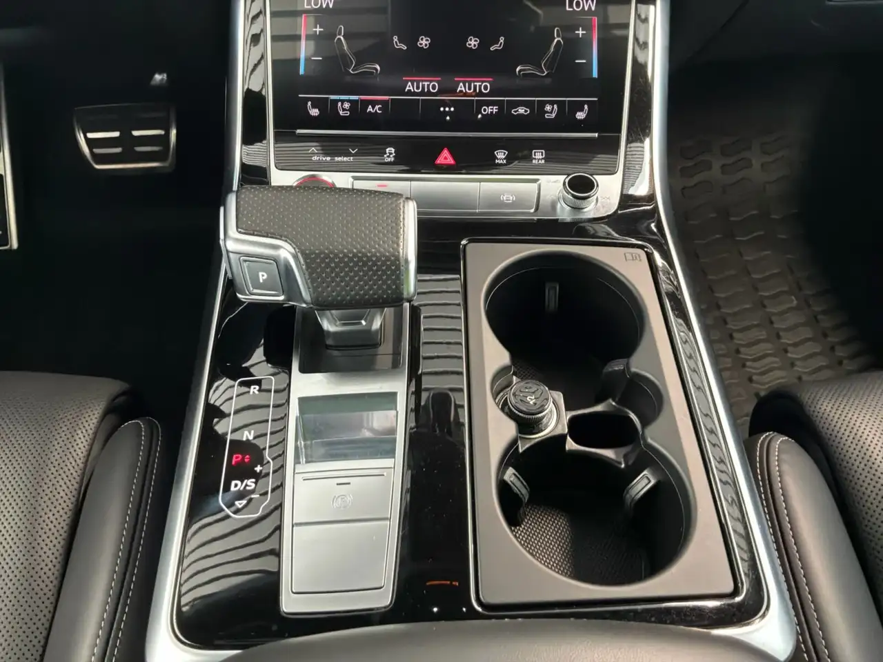 Audi SQ8 - Image 22