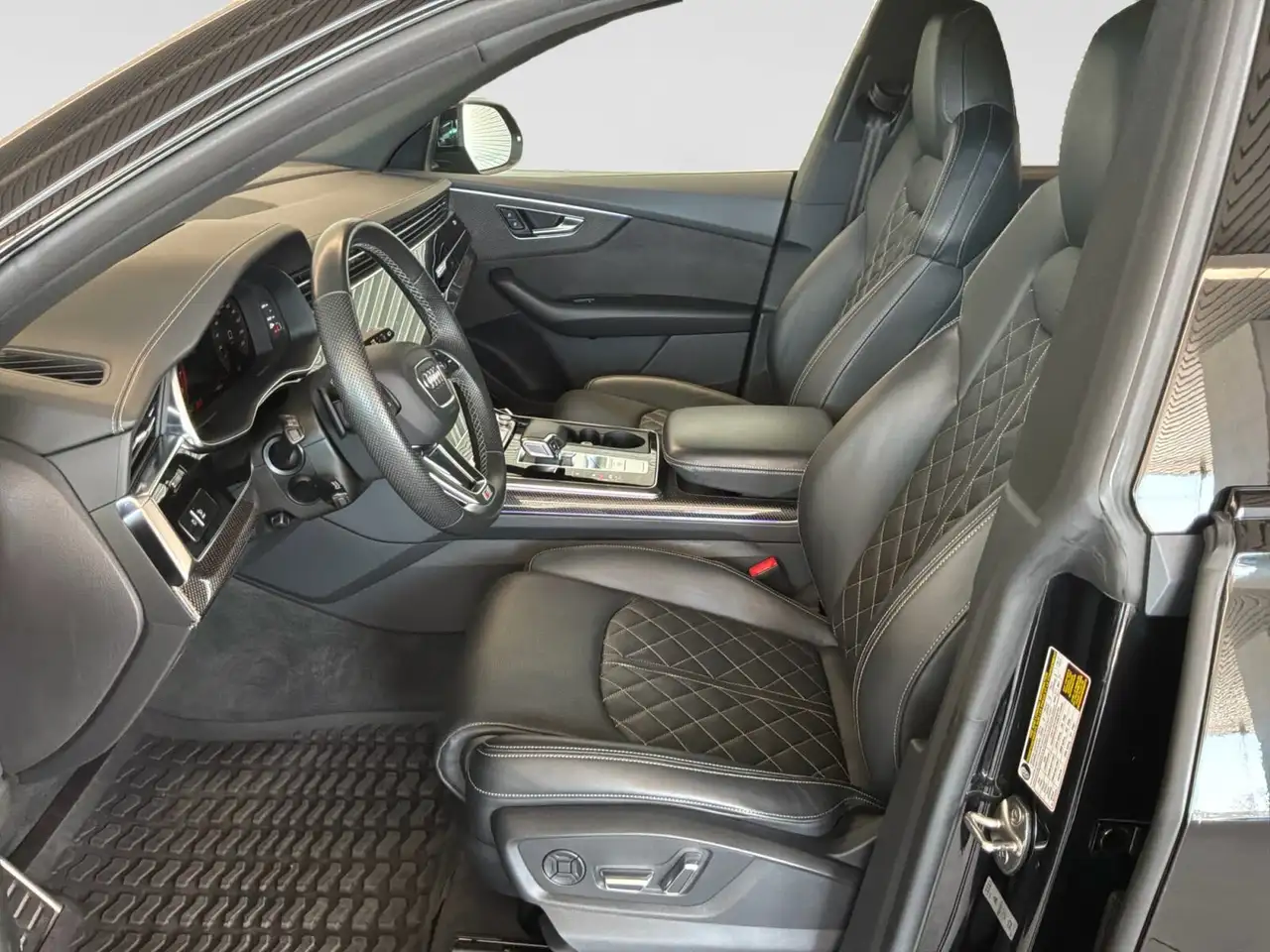 Audi SQ8 - Image 10