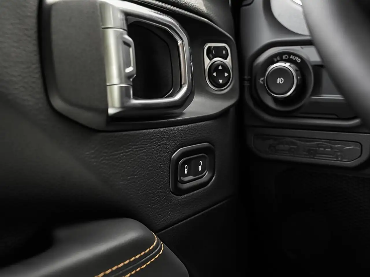 Jeep Wrangler - Image 15