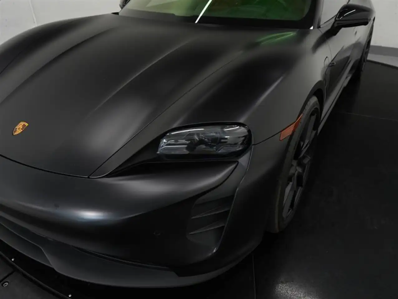 Porsche Taycan - Image 10