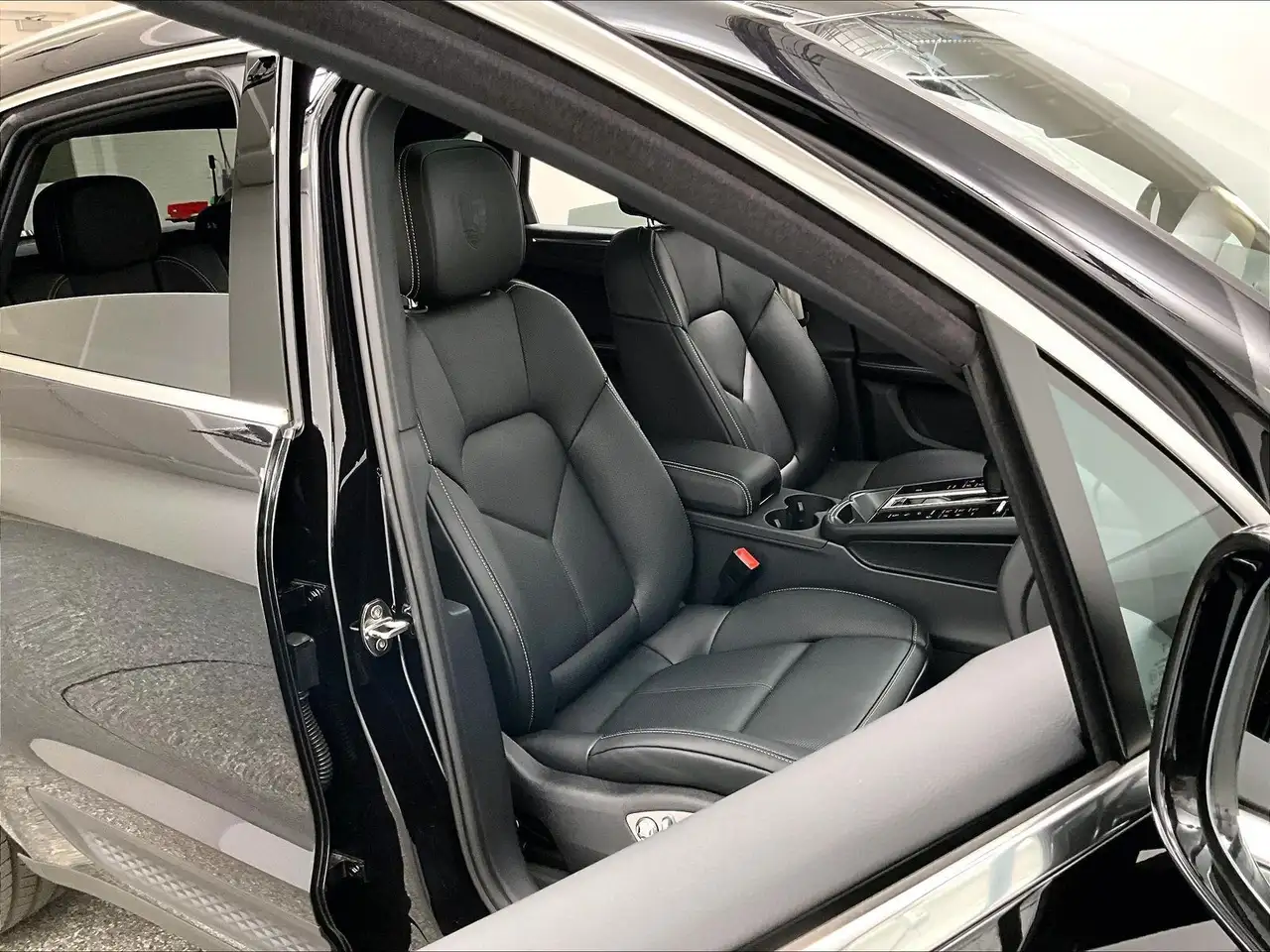 Porsche Macan - Image 14
