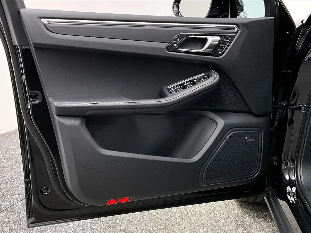 Porsche Macan - Image 17