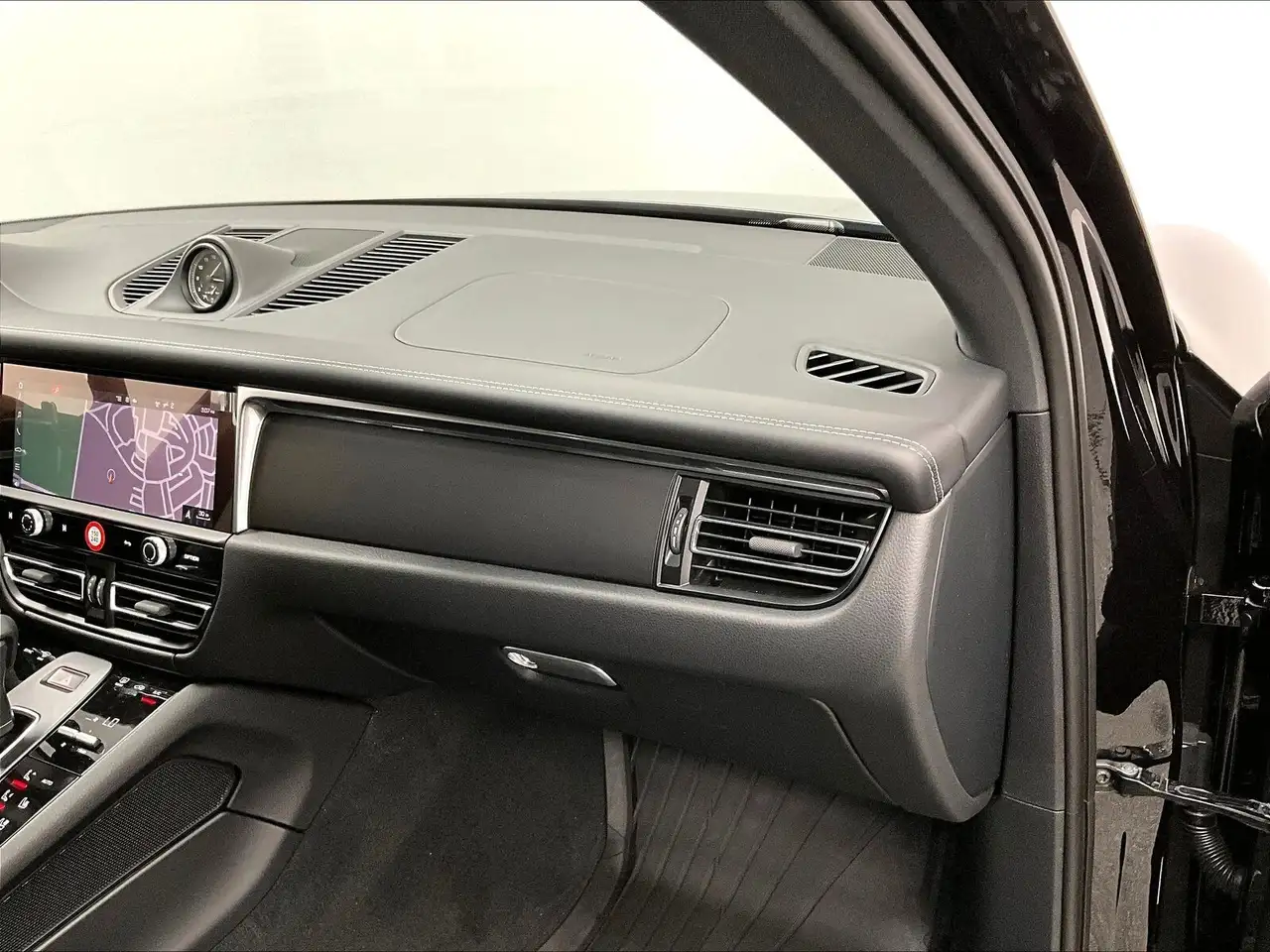 Porsche Macan - Image 26
