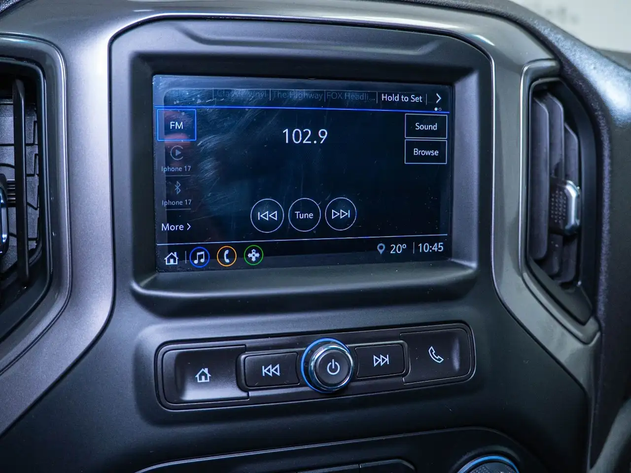 Chevrolet Silverado 1500 - Image 20