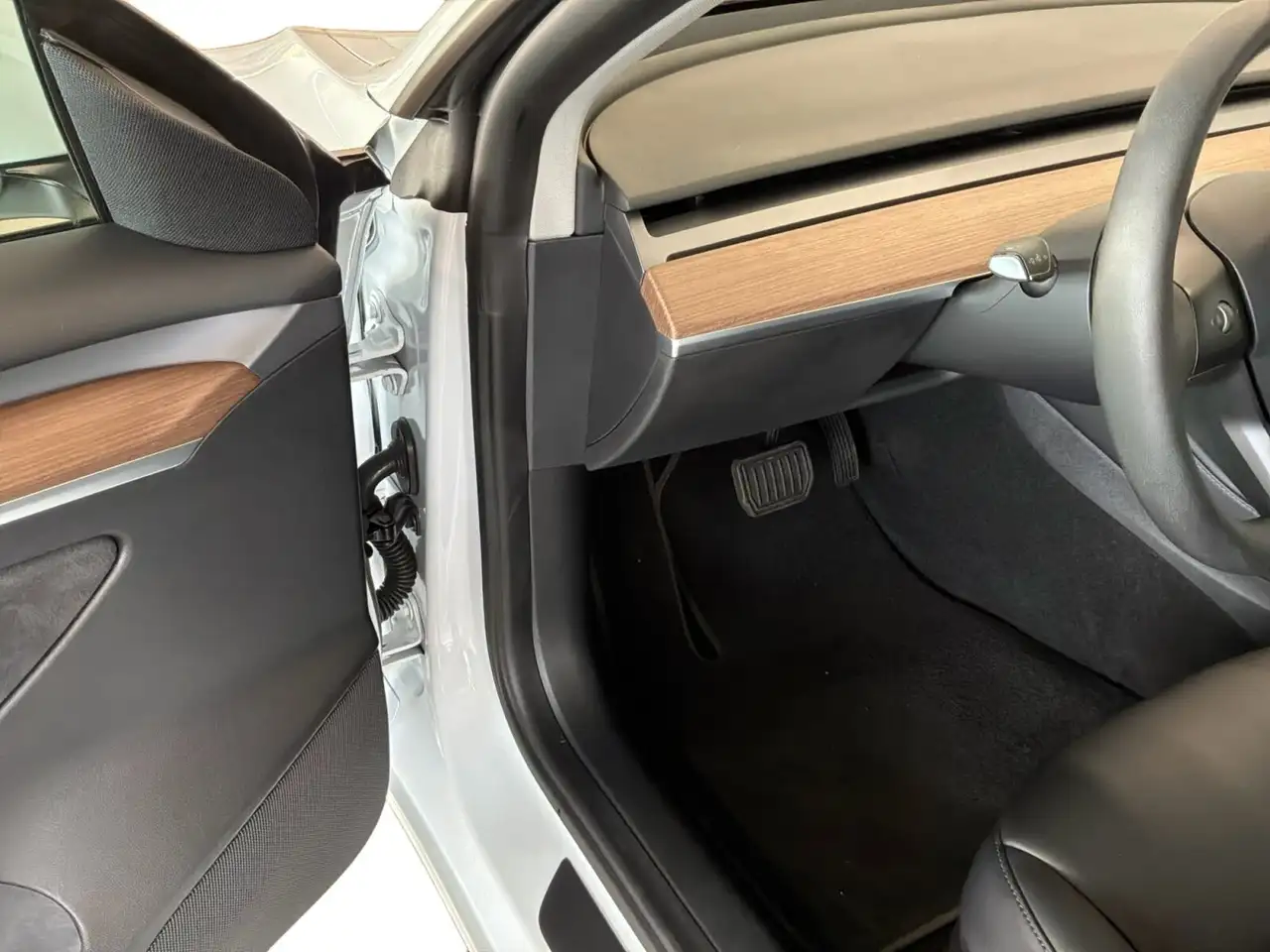 Tesla Model 3 - Image 23