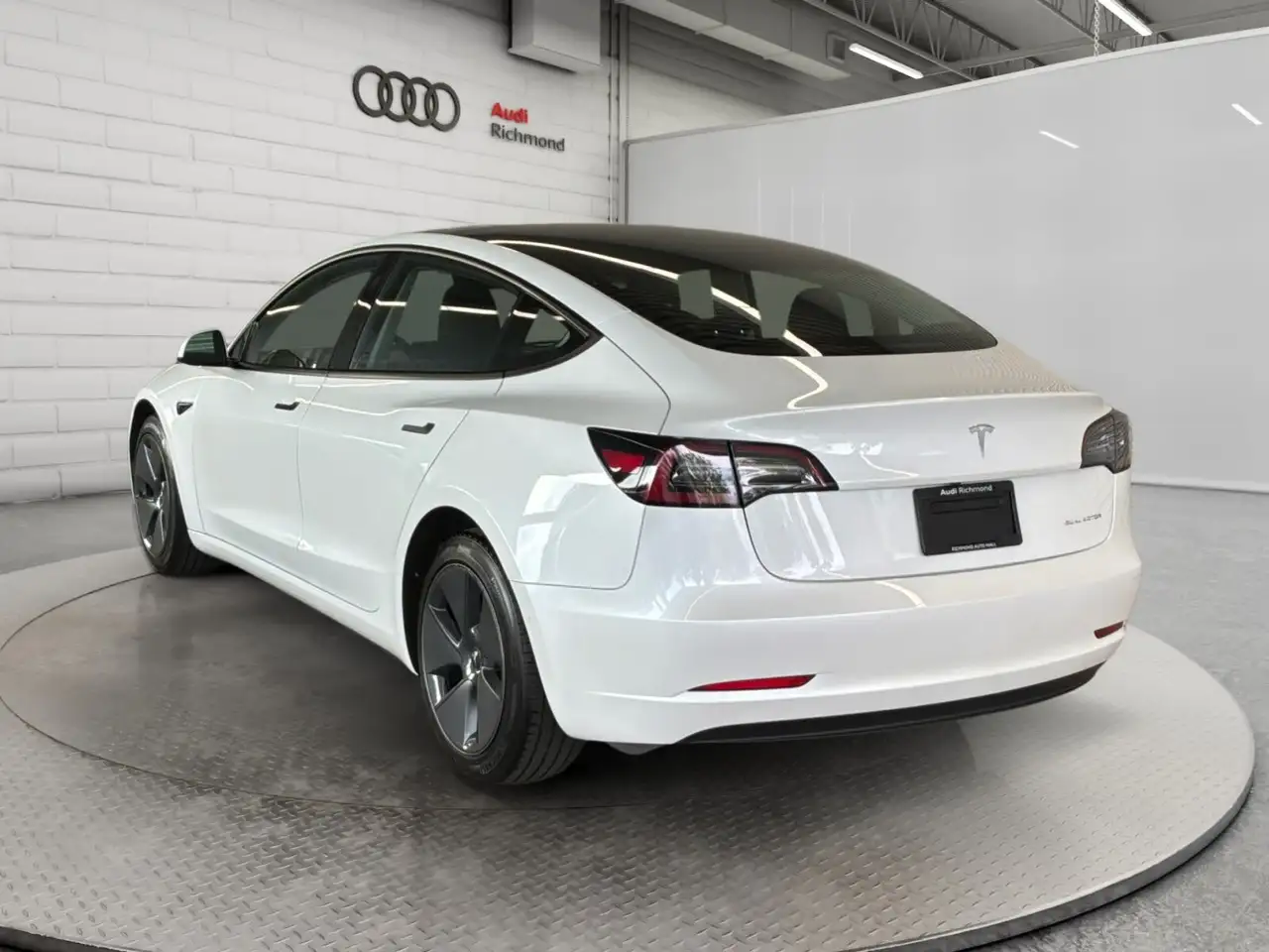 Tesla Model 3 - Image 7