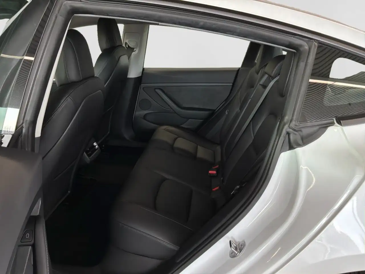 Tesla Model 3 - Image 19