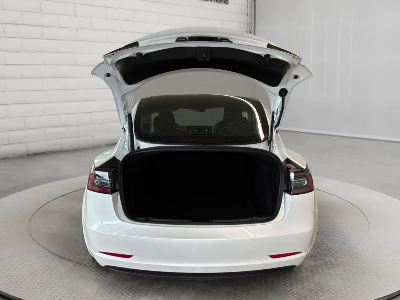 Tesla Model 3 - Image 21