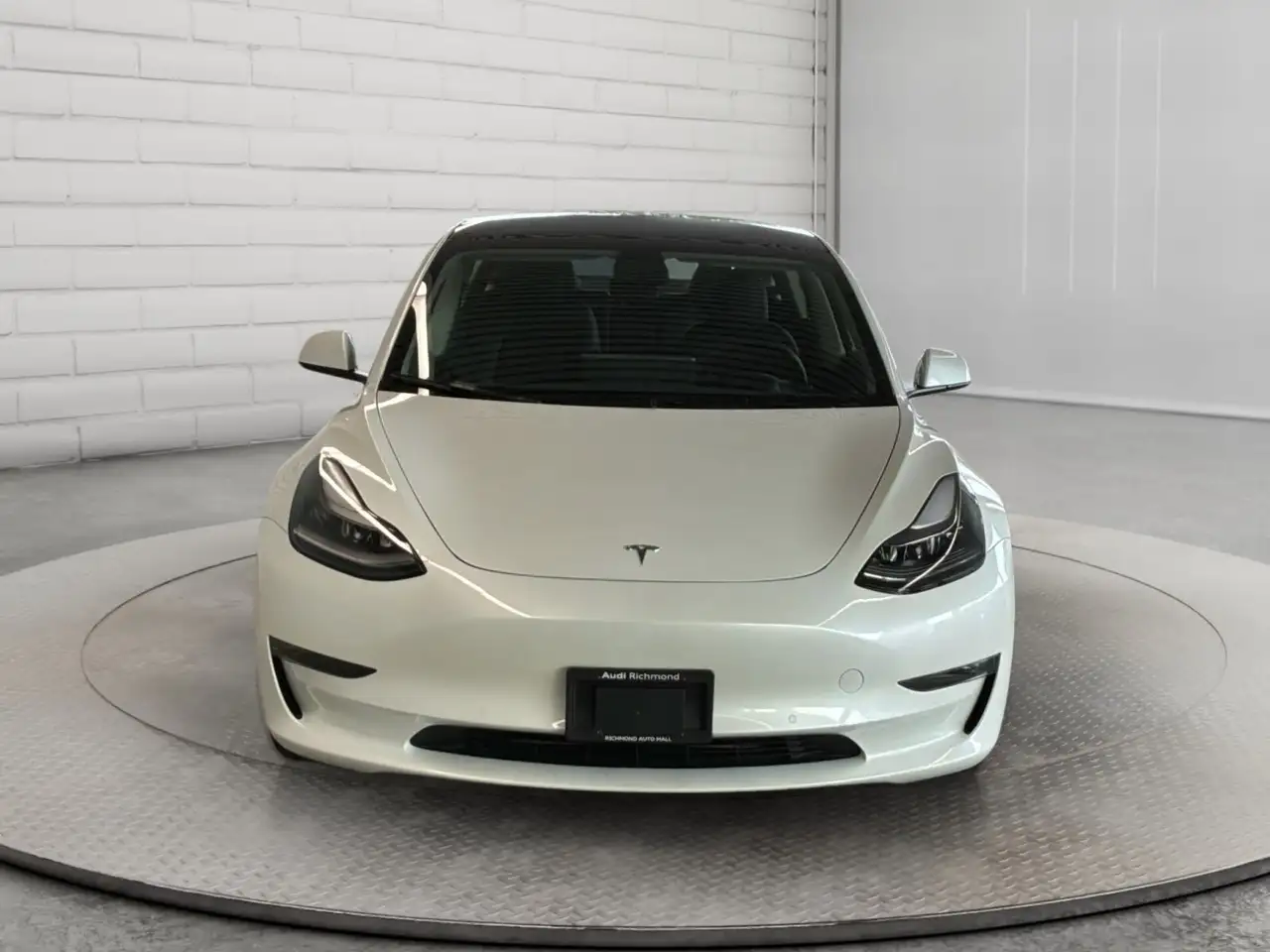 Tesla Model 3 - Image 2