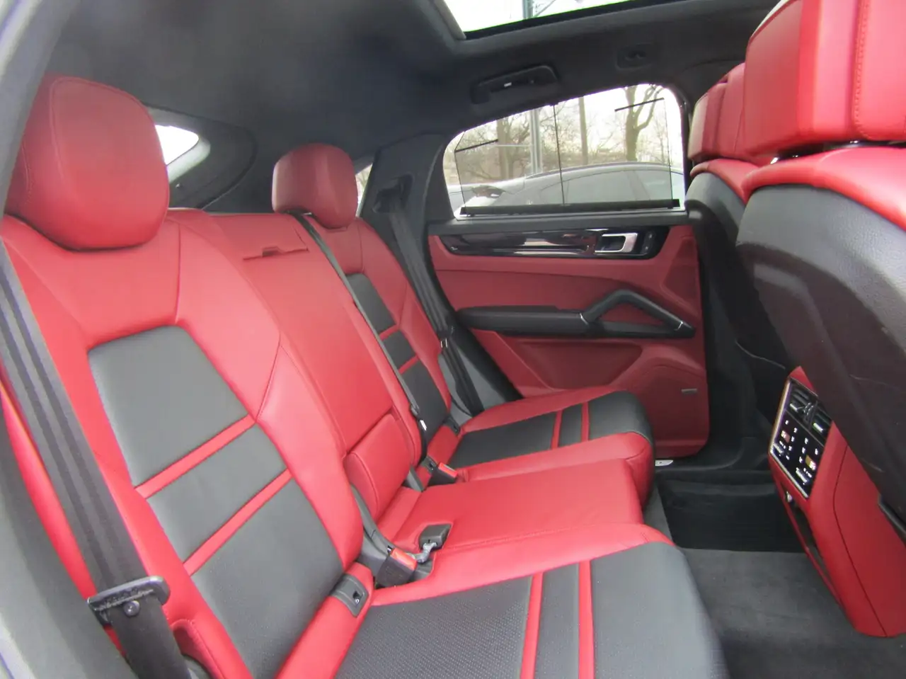 Porsche Cayenne - Image 15