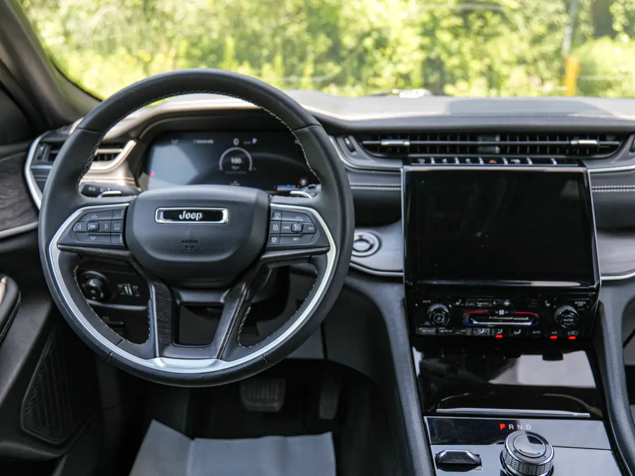 Jeep Grand Cherokee - Image 24