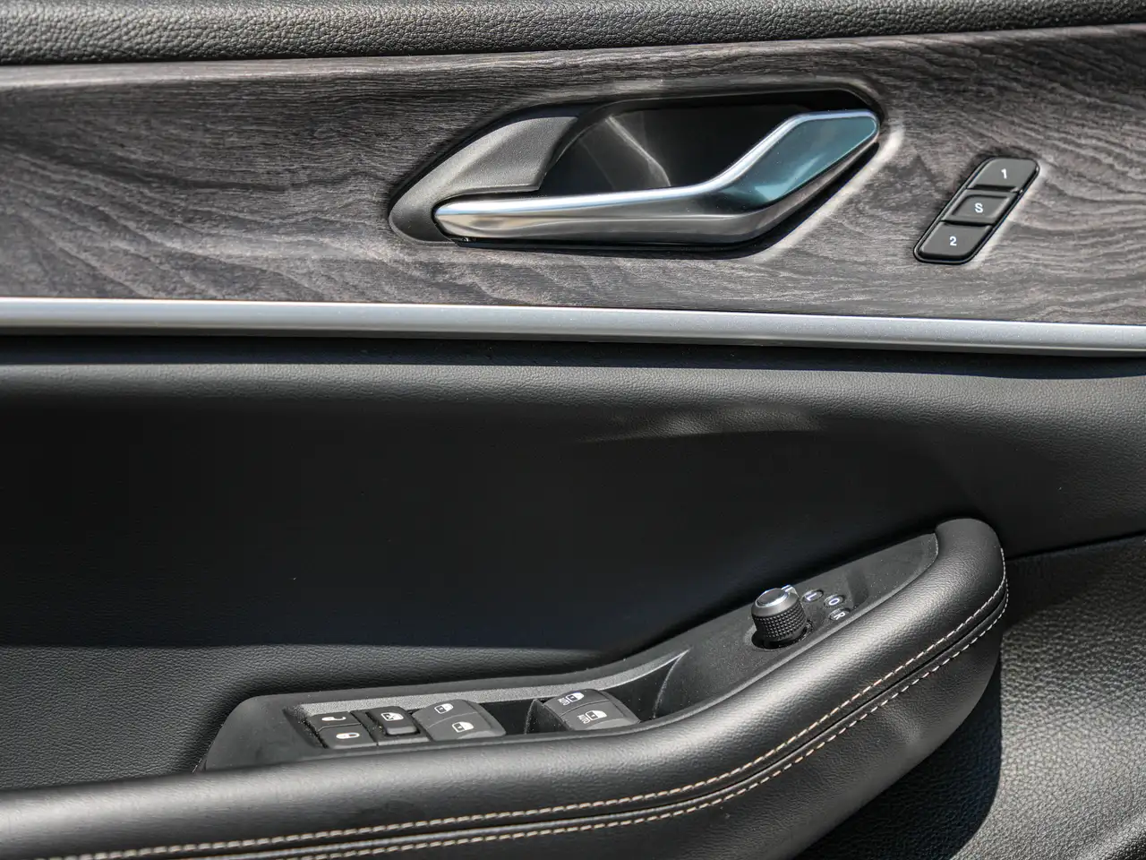 Jeep Grand Cherokee - Image 46