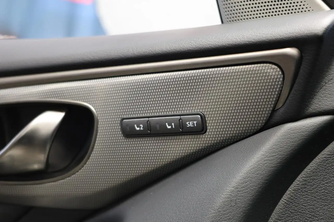 Infiniti Q50 - Image 21
