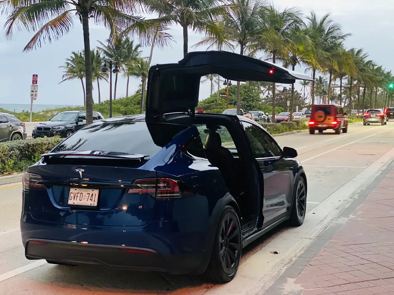 Tesla Model X - Image 9