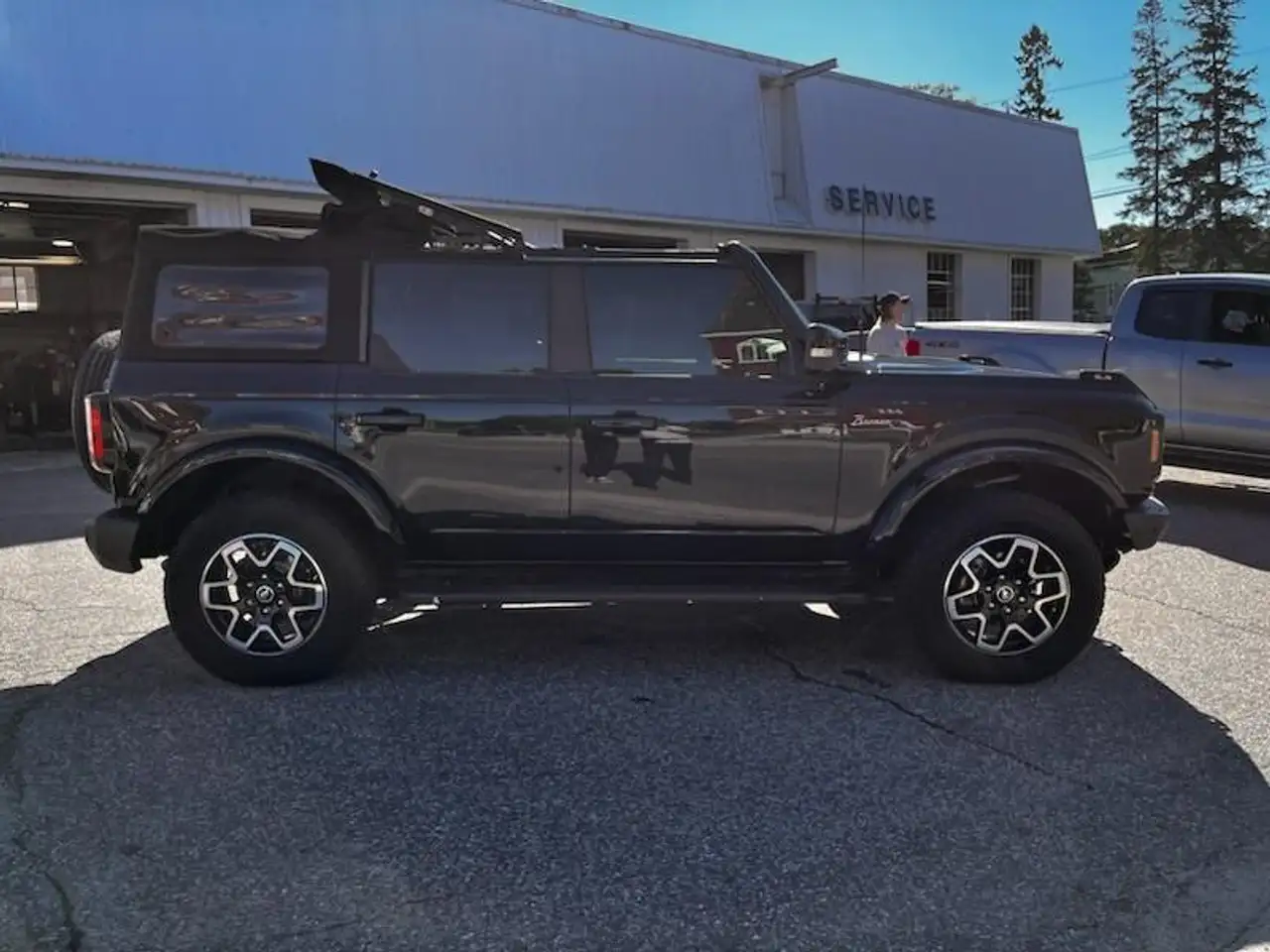 Ford Bronco - Image 3