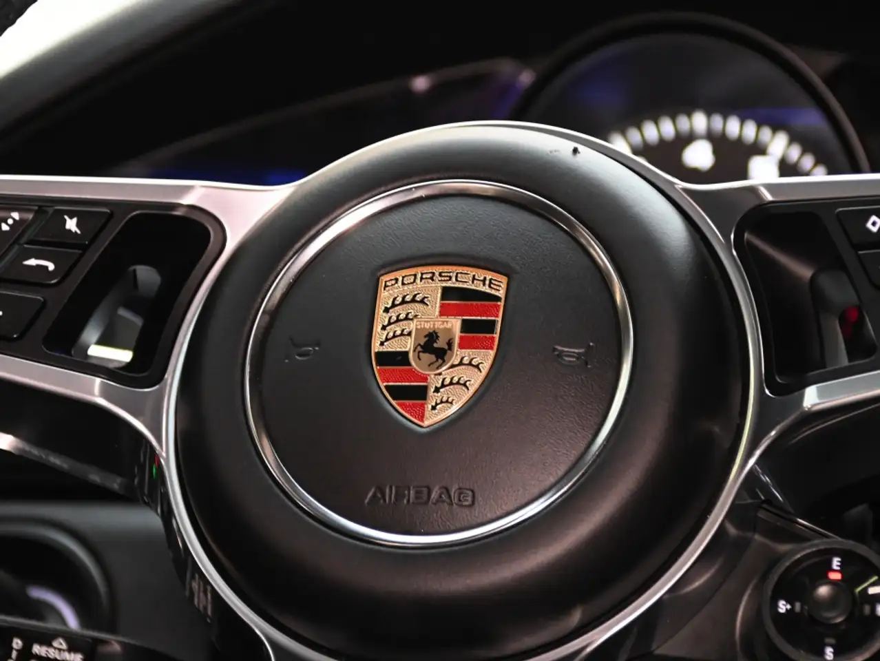 Porsche Cayenne - Image 25