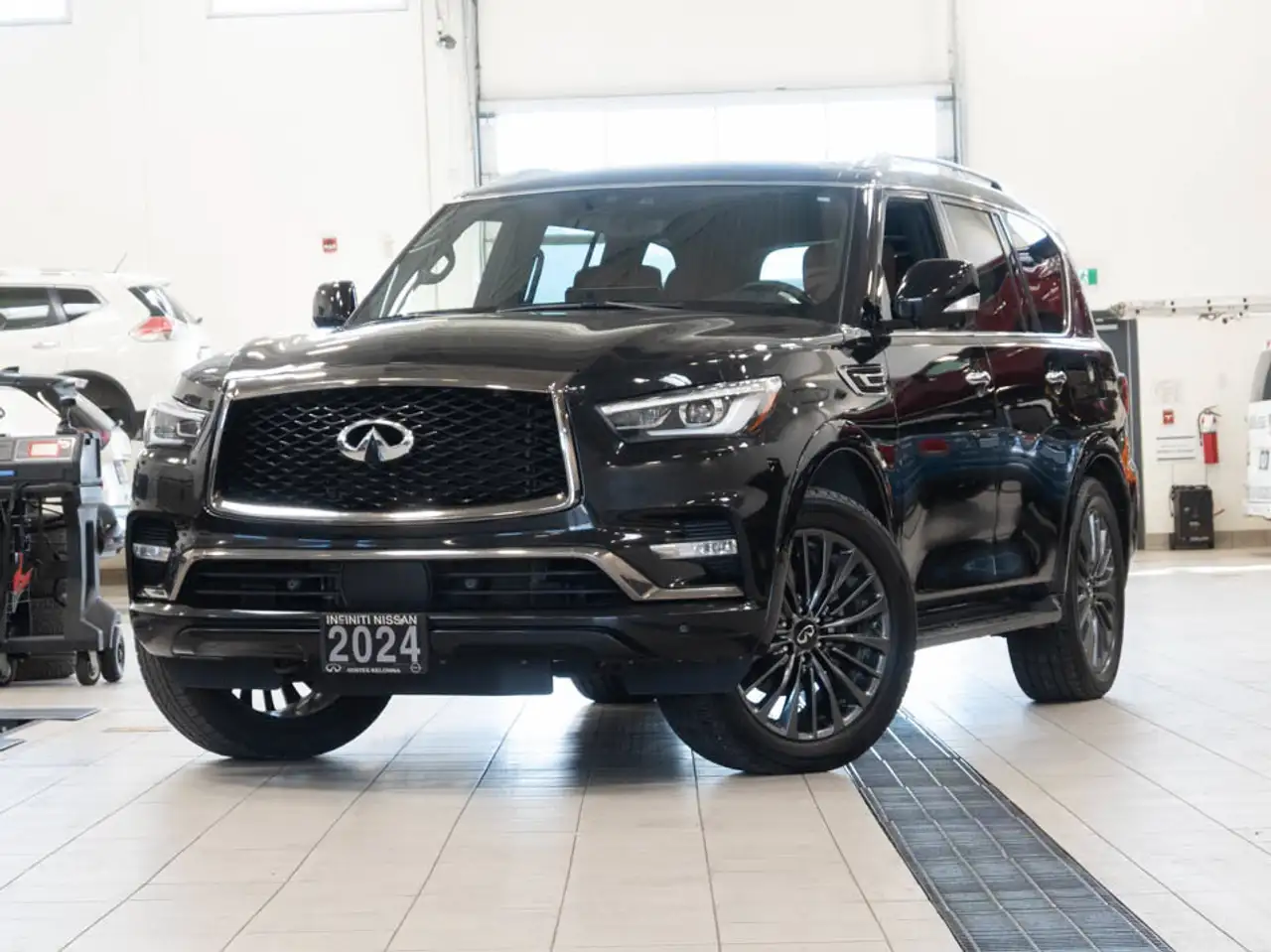 Infiniti QX80 - Image 1