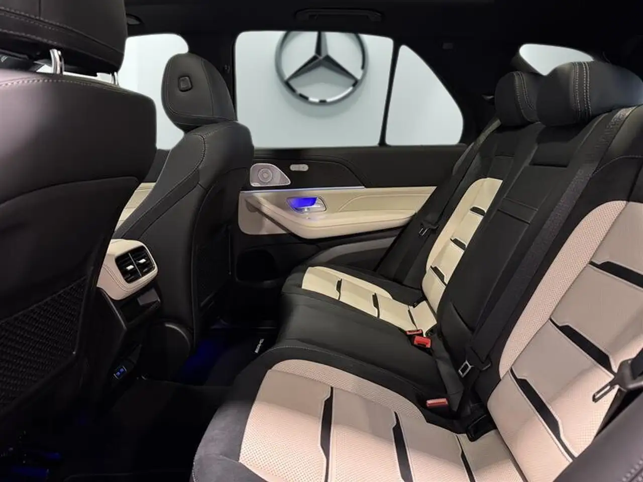 Mercedes-Benz GLE - Image 18