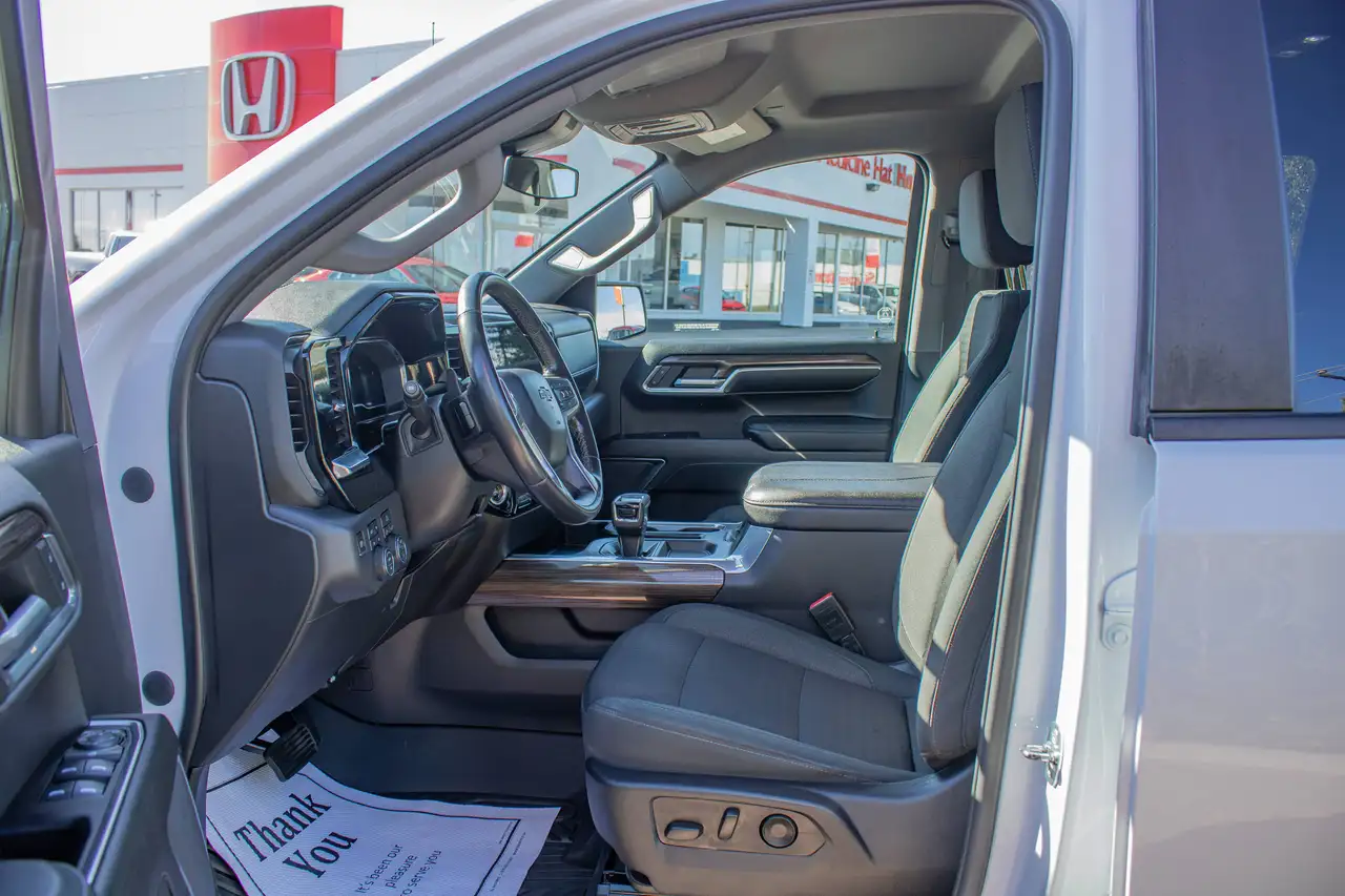 Chevrolet Silverado 1500 - Image 19