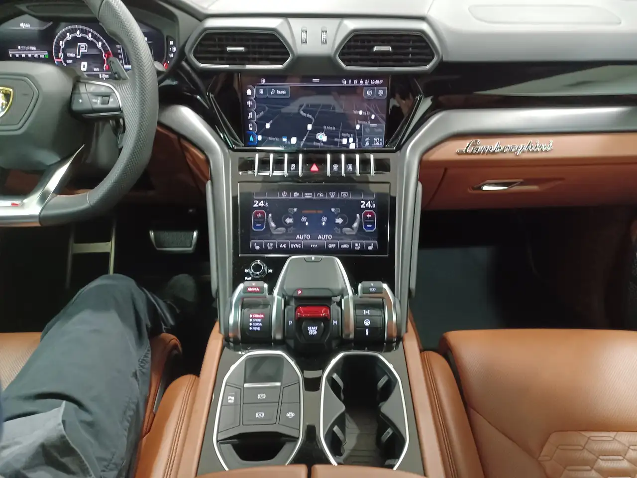 Lamborghini Urus - Image 16