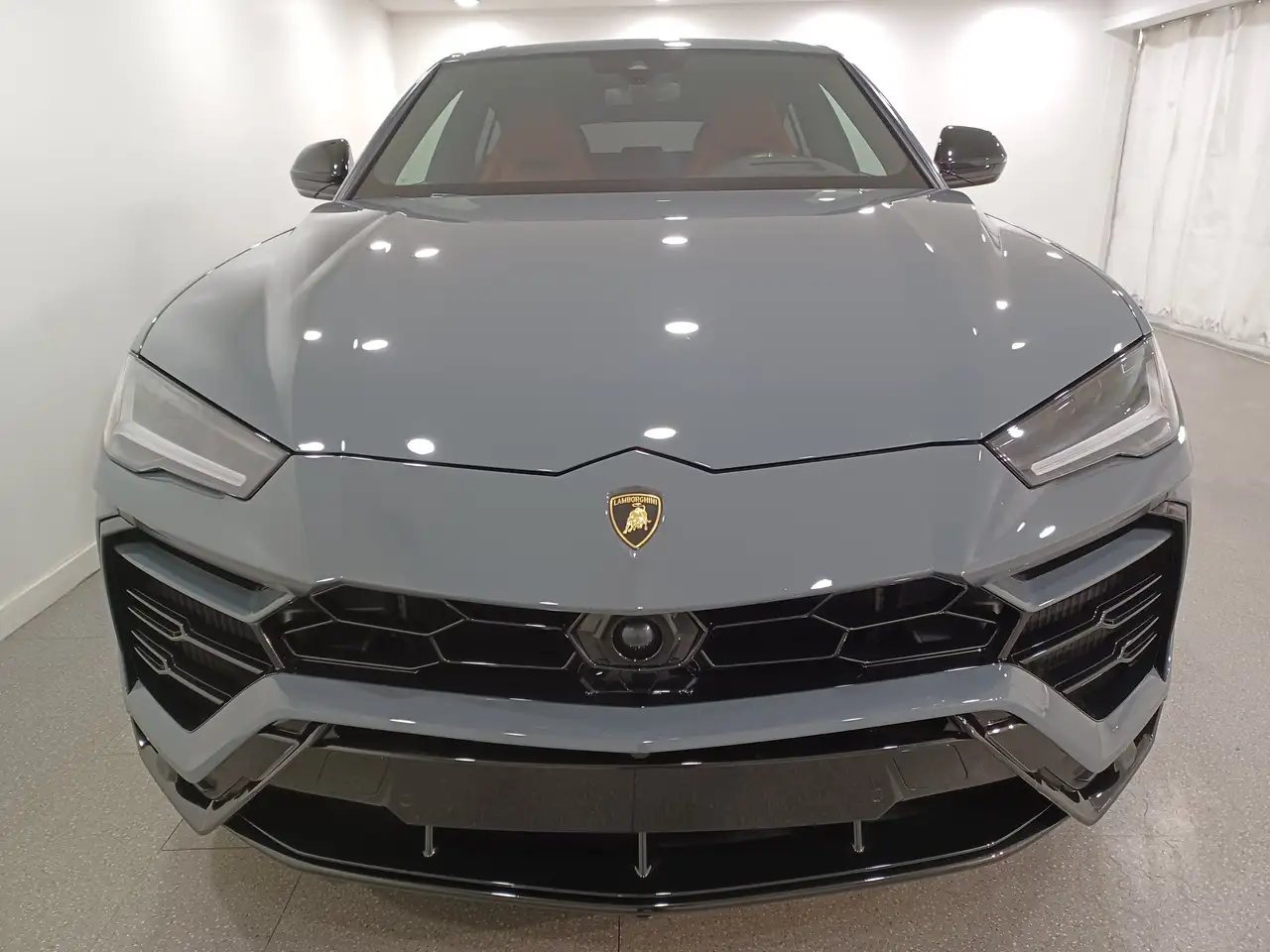 Lamborghini Urus - Image 3
