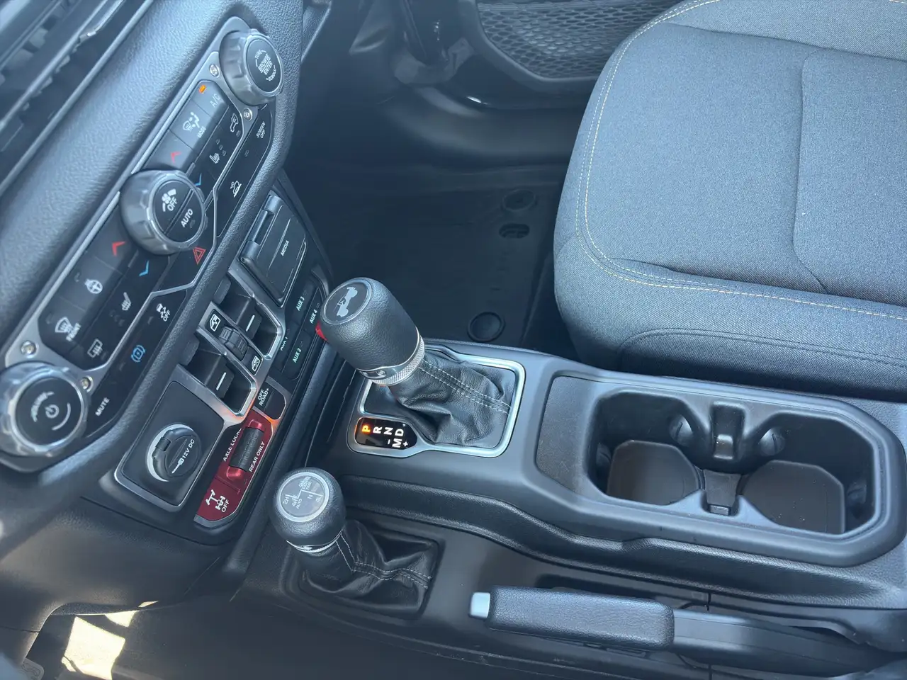 Jeep Wrangler - Image 17