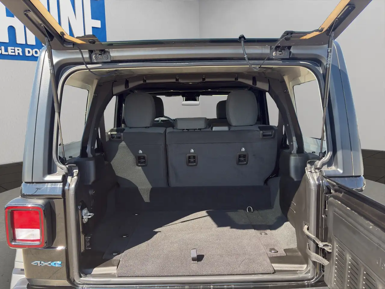 Jeep Wrangler - Image 19