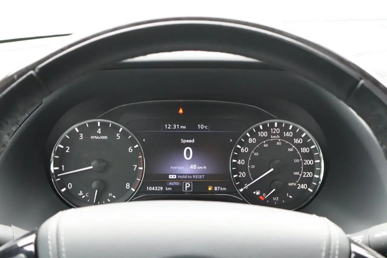 Infiniti QX80 - Image 21
