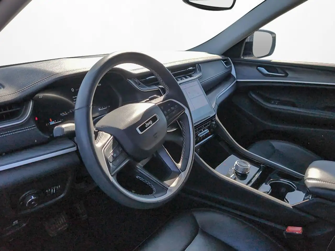 Jeep Grand Cherokee - Image 15