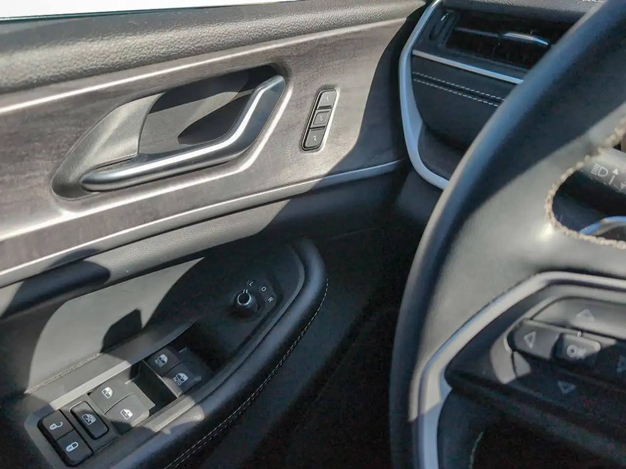 Jeep Grand Cherokee - Image 19