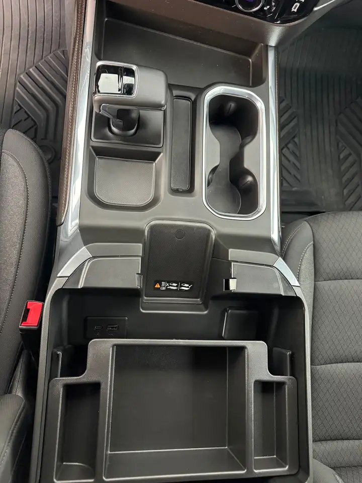 Chevrolet Silverado 1500 - Image 20