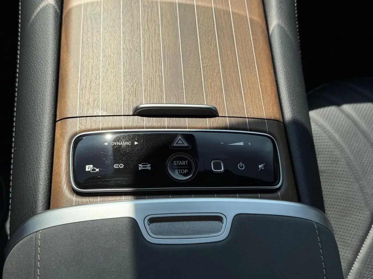 Mercedes-Benz EQS - Image 17
