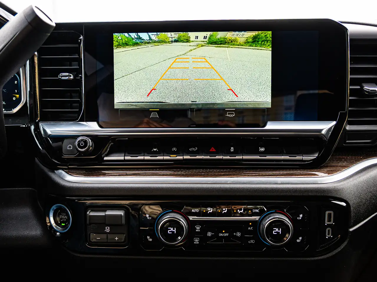Chevrolet Silverado 1500 - Image 25