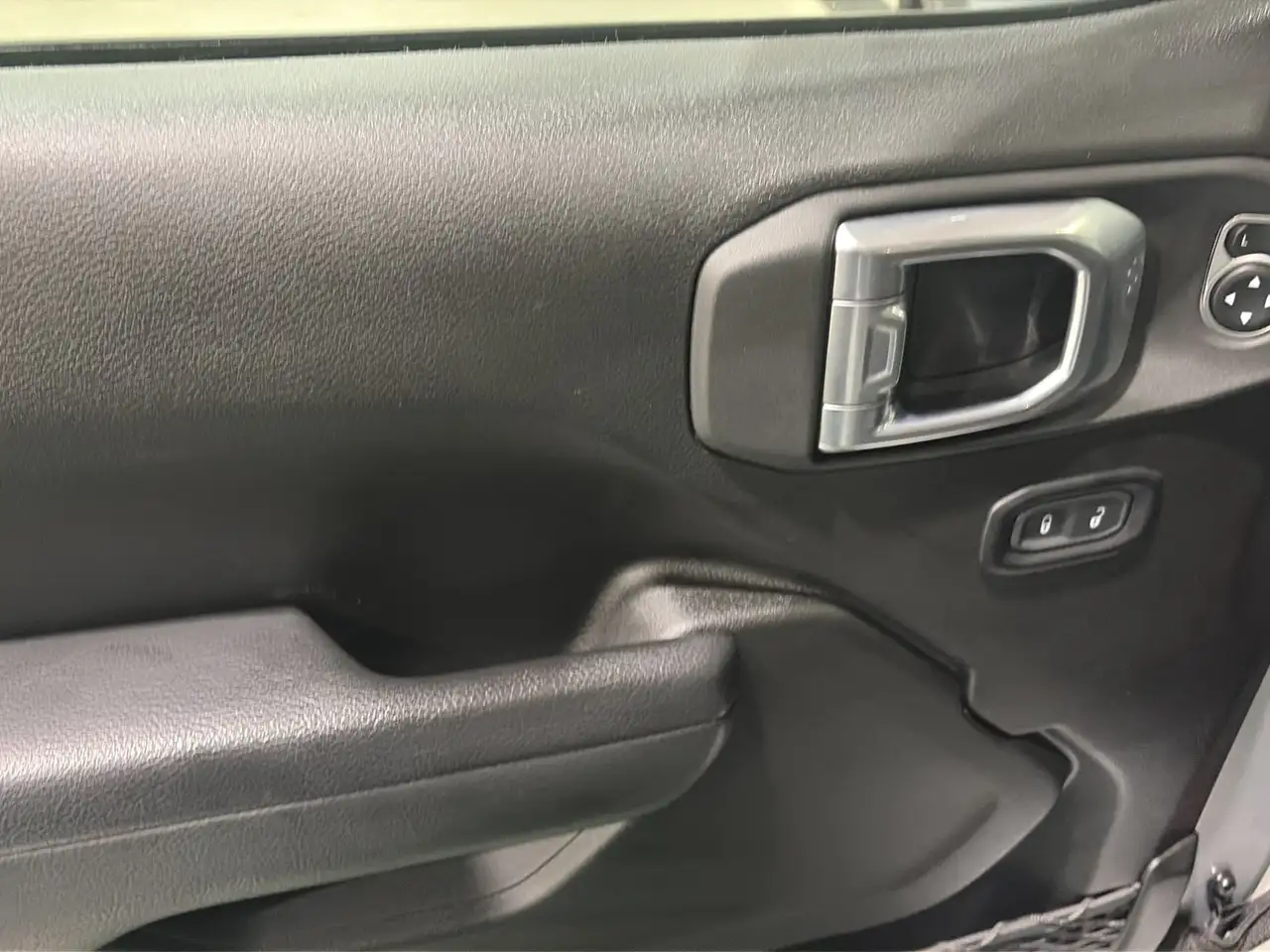 Jeep Wrangler - Image 13