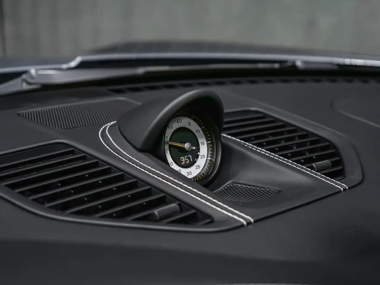 Porsche 911 - Image 34