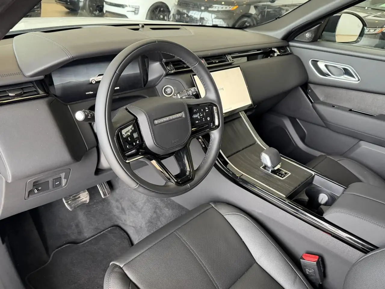 Land Rover Range Rover Velar - Image 11