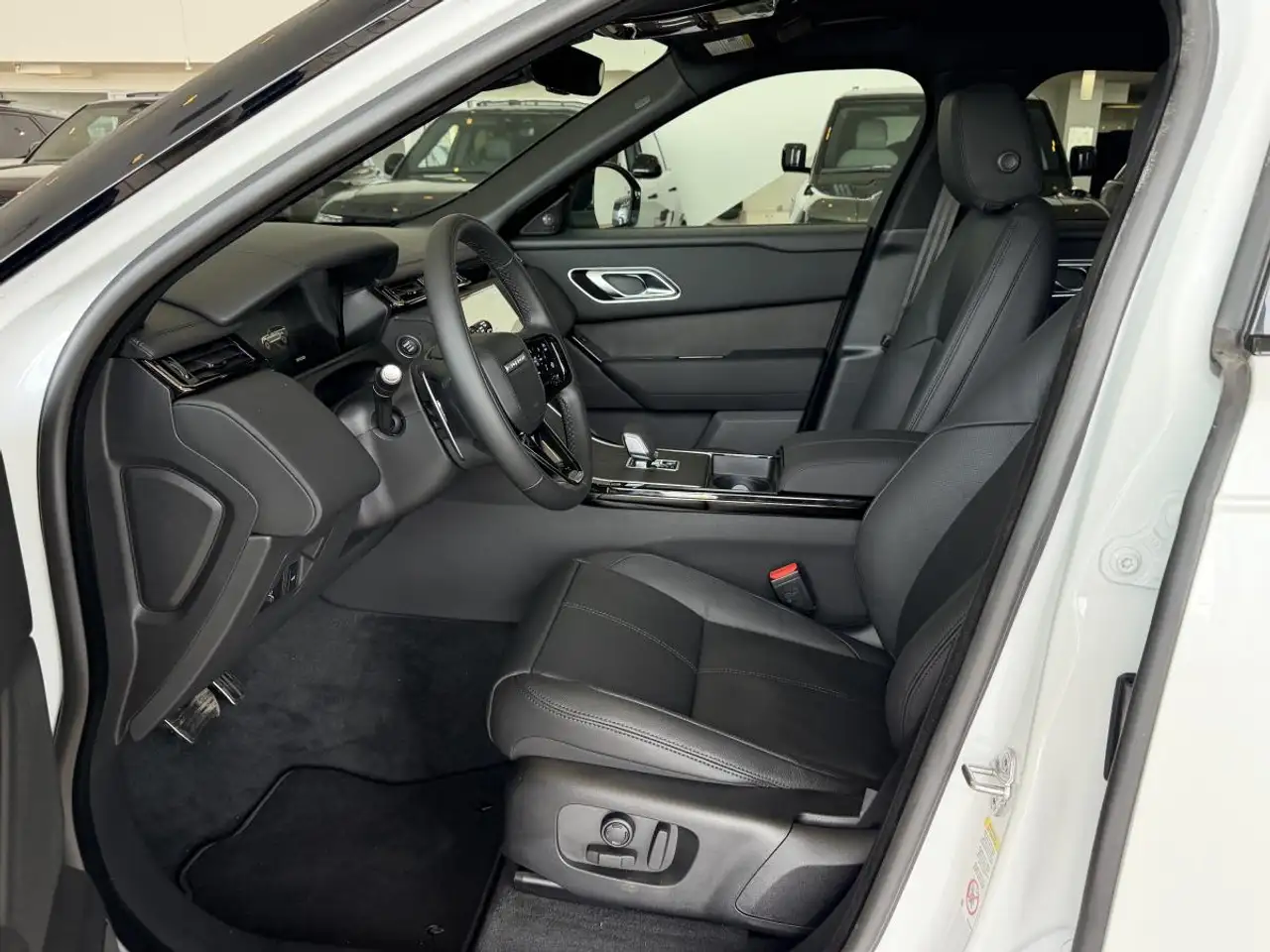Land Rover Range Rover Velar - Image 10
