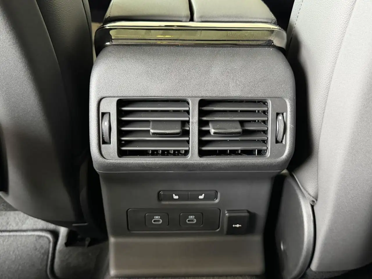 Land Rover Range Rover Velar - Image 29