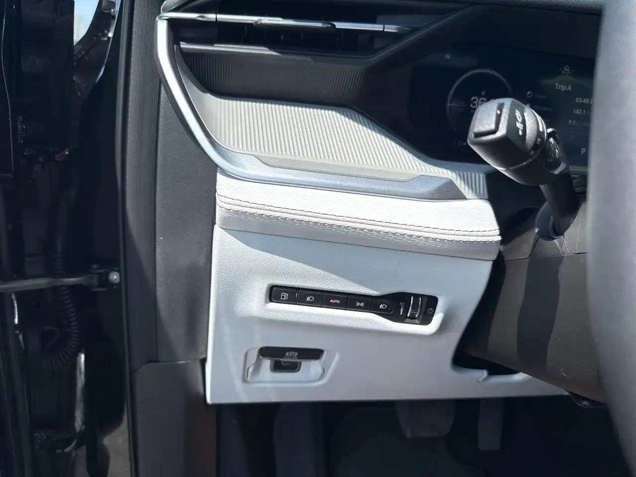 Jeep Cherokee - Image 15