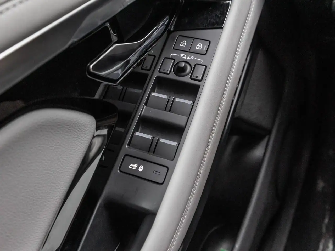 Land Rover Range Rover Evoque - Image 12