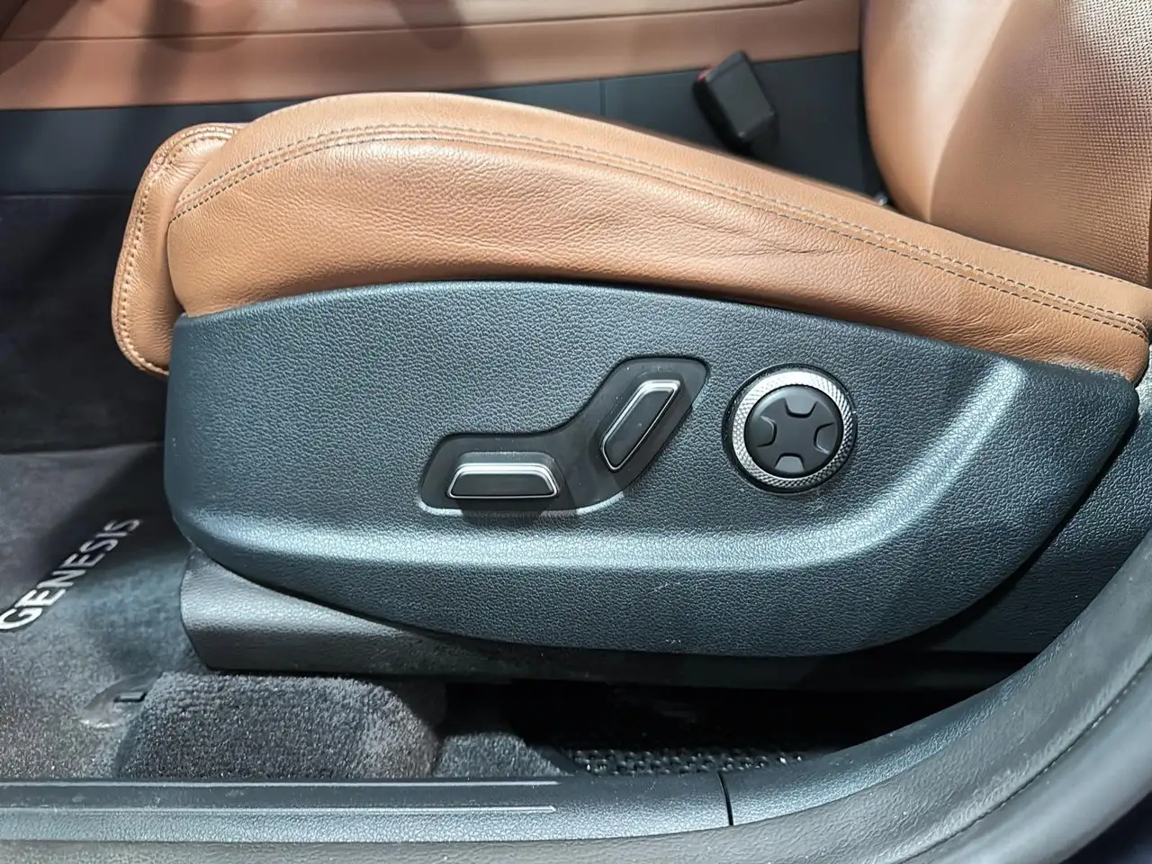 Genesis GV70 - Image 20