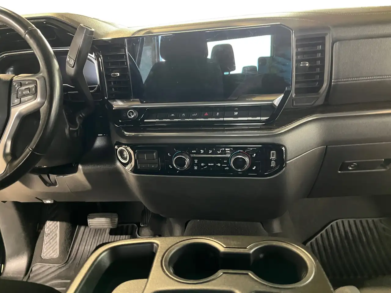 Chevrolet Silverado 1500 - Image 11