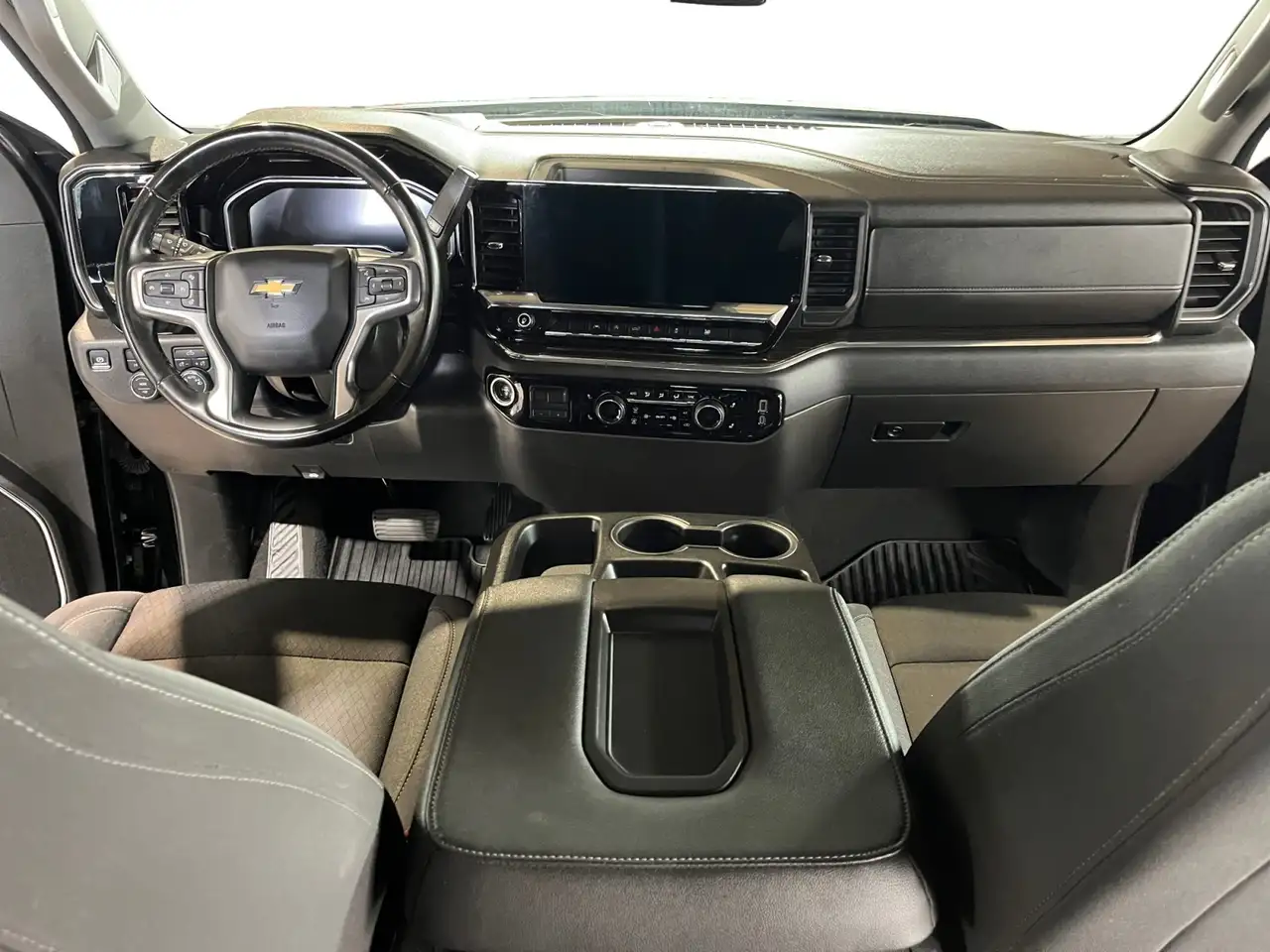 Chevrolet Silverado 1500 - Image 10